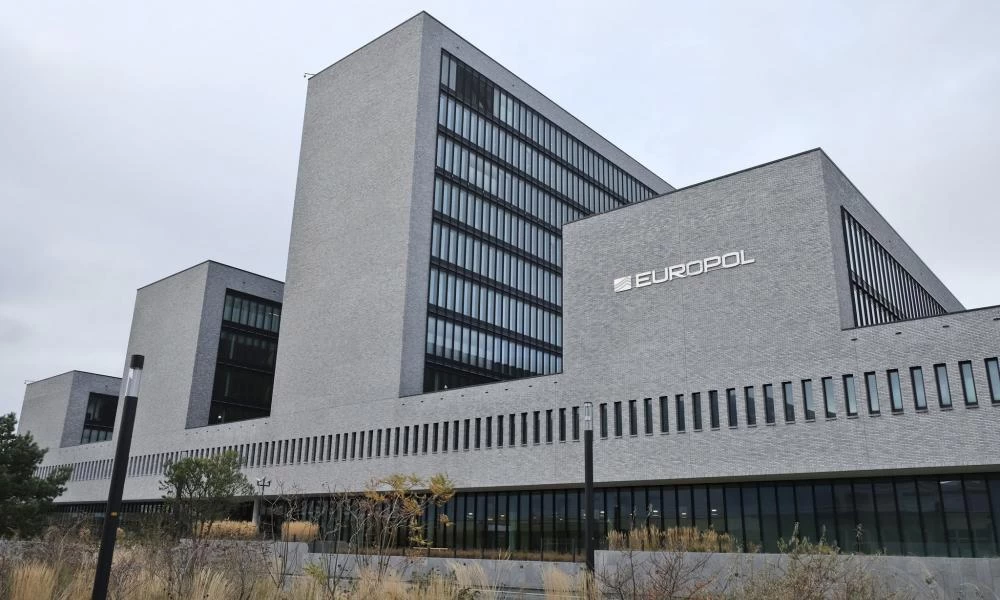 Europol: Χειροπέδες σε 38 άτομα σε Γαλλία, Ρουμανία, Μολδαβία